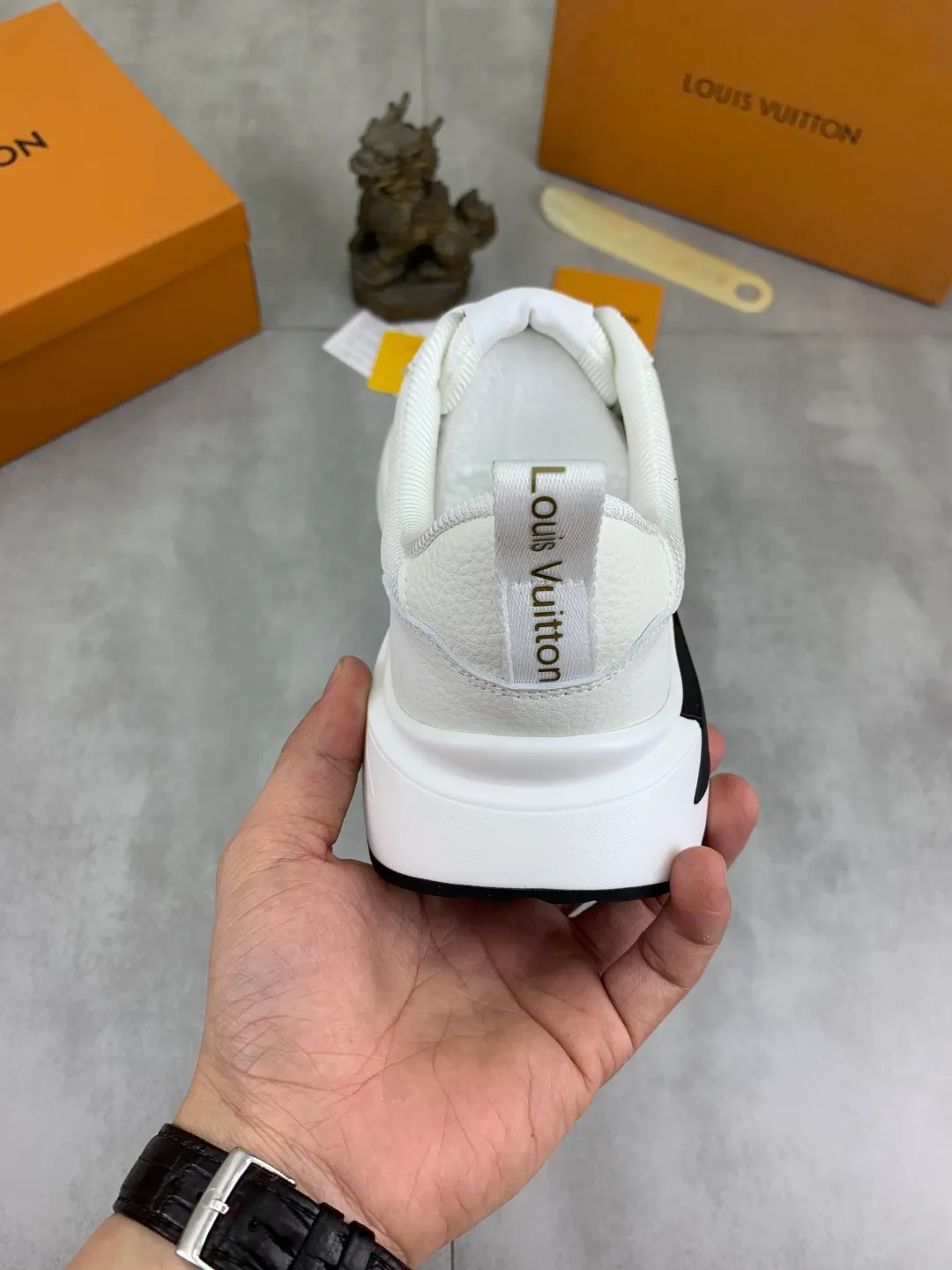 Men's shoes 💰P460 💰 [New model] 🆘 The latest model from LV official website 🎁 Casual and fashionable men's shoes 👟 Hot style 💥 Simple and elegant style, exclusive for trendy men. Unique latest brand elements from the official website 👑 Original decoration, fashionable and generous, the fabric is made of original calfskin ➕ Comfortable and breathable mesh lining ➕ Pigskin lining ✅The official website specifies wear-resistant casual outsole, the classic model is taken in real life🎬Color: 3️⃣colors available😍Number of codes: 38-44 (45 46 customized)